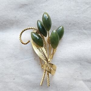 VTG Nephrite Jade Gold Tone Filigree Brooch